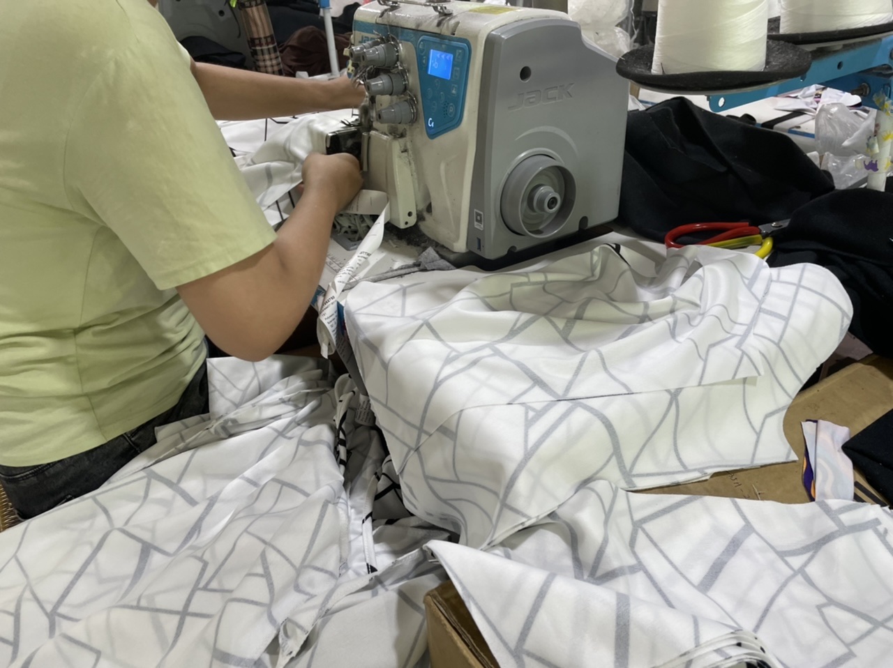 Female worker Xiaowei is trimming a skirt, this is an order from SHEIN